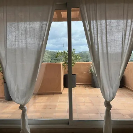 Elegant Penthouse - Panoramic Sea Views *
